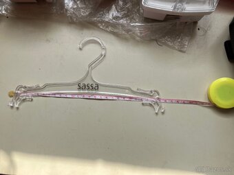 predám vešiaky plastové - 2