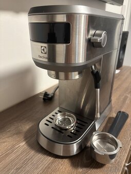 Kávovar elektrolux 6 - 2