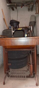 LADA -Šijací stroj - 2
