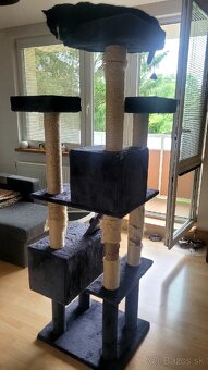 Mačací strom 181x60x50 nový stojí 152€, cena dohodou - 2
