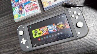 Nintendo Switch Lite + 2hry - aj vymením - 2