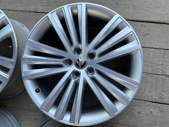 Originál ALU Škoda 8x19, 5x112 ET 44. - 2