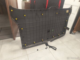 Predám čalúnenie zadných dverí VW T5 Multivan - 2