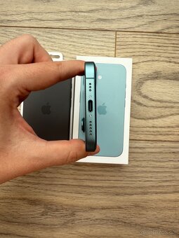 Predám iPhone 16 128 GB – teal - 2