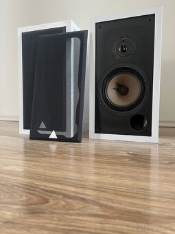 Predam regalove repro Triangle Comete - 2