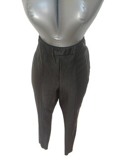 Čierne zateplené nohavice s imitáciou kože - 2