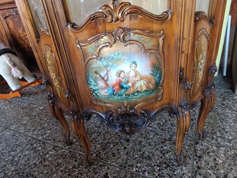 Rohová vitrína - 2