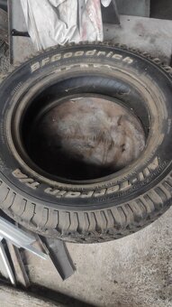 Predám pneumatiky cena 15€ kus - 2