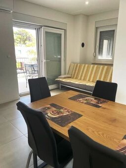 Chorvátsko, dovolenka, apartmán pri pláži s pieskom v mori - 2