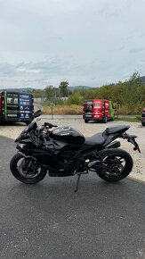 Kawasaki ZX4-R - 2
