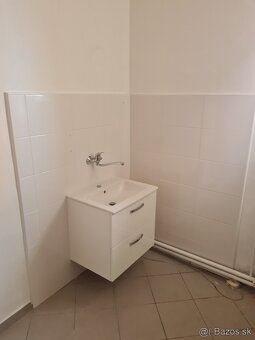 OBCHODNE PRIESTORY centrum Lučenca Novohradska u.pri APOLLE - 2