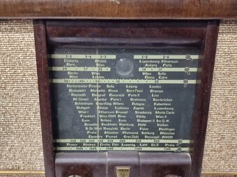 Starožitné elektronkové drevené radio / Radione Type 452-U - 2