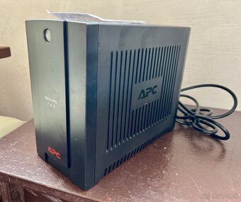 APC BACK-UPS 700 záložný zdroj - 2