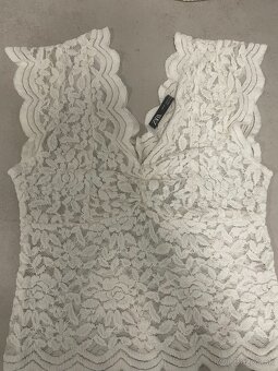 Zara crop top XS, šortky Bershka XS a klobuk - 2
