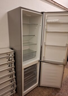 Chladnička strieborná - 2