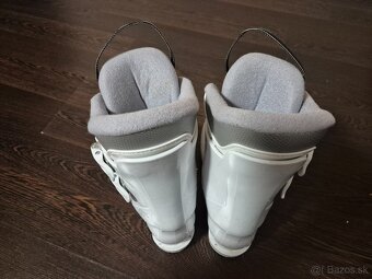 Predam dievcenske lyziarky - 2