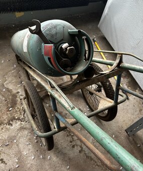 Vozik a fľaša CO2, kyslík, zváranie, Flaga - 2