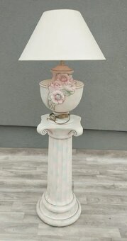 Lampa keramická na stĺpe. - 2