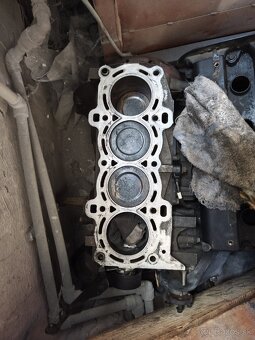 Motor 1,6 benzín bez hlavy - 2