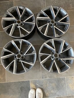 Original elektrony Skoda superb 5x112 r19 vega - 2