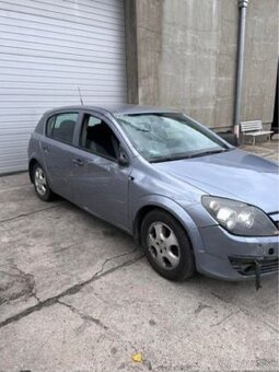 Predám náhradné diely na Opel Astra H 1,4benzin - 2