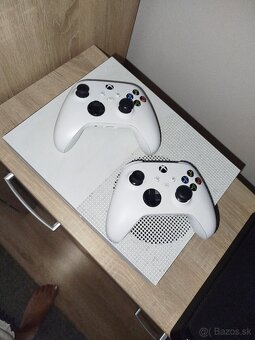 X box one S - 2