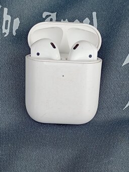 Apple AirPods 2. generácie – originál – výborný stav - 2