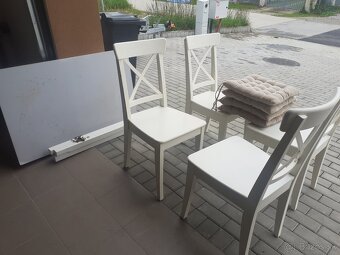Stoličky a stôl . masív - 2