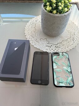 Predám Apple iPhone 8 64 GB space grey+ ochranný obal - 2