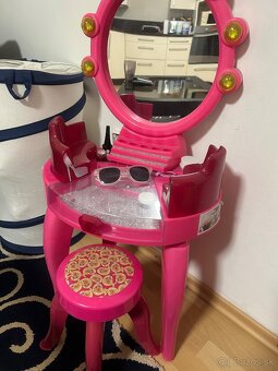 Barbie kozmetický stolík - 2