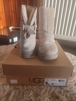 Ugg - 2