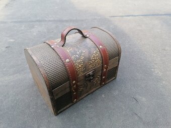 Predám starožitná drevená šperkovnica - 2