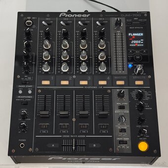 Pioneer DJM 700 - 2
