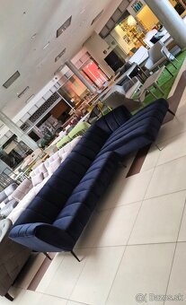 Kvalitna zamatova tmavomodra sedacka - 2