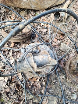 Zadné náboje škoda Felicia ABS - 2