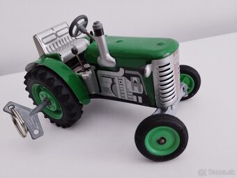 Traktor kovap staré hračky - 2