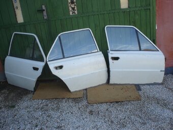 Predam pre skoda 105-120 okno celo dvere sedadla - 2