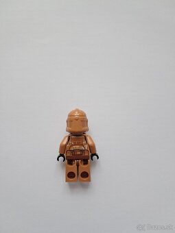 Geonosis Clone Trooper Minifigure
 - 2