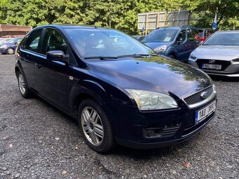 Ford Focus 1.6i 85kW Ghia klima tempomat 2005 - 2