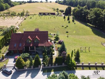 NA PREDAJ VÝNIMOČNÁ RODINNÁ VILA, POZEMOK 8000M2, PRIETRŽ, o - 2