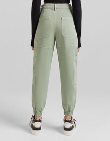 Vojenské nohavice s retiazkou Bershka 36 nové - 2