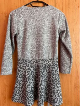 šaty s premieňacími flitrami v.146-152 - 2