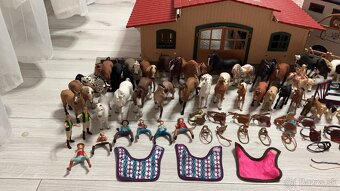 Schleich kone,stajna,doplnky - 2
