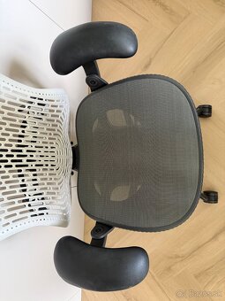 Herman Miller Mirra - 2