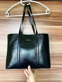 Priestranná čierna kabelka, ľahká, kvalitná, nová - 2