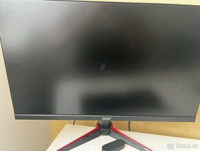 Predam stolný počítač 2 x LCD monitor, s audio realtek gx - 2
