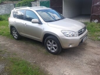 Preeam Toyotu Rav4 , 2.2 diesel, r.v 2008,naj 176 tisic km - 2