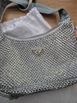 Nova luxusna kabelka Prada crystal reedition silver - 2