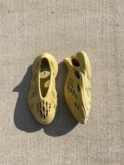 Adidas foam runner - 2