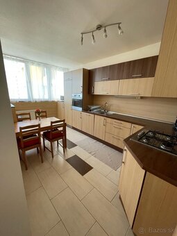 Masivny jedalensky stol a 4 stolicky - 2